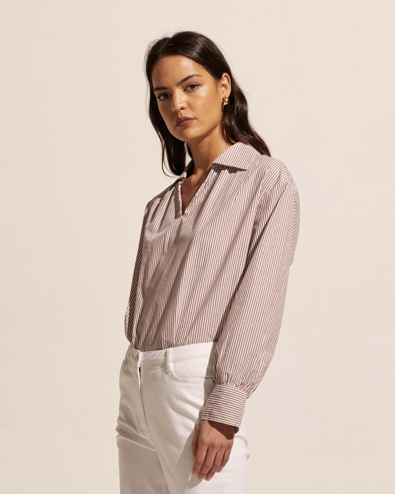The Stroll channels a slight 70’s vibe with its splayed collar that moves into a flattering v neckline. Push up the sleeves for a laid-back aesthetic or keep them down for a smarter work-ready look. Crisp and fresh, this piece is great worn over denim or your favourite pant and is sure to become a hardworking favourite in your trans-seasonal wardrobe.   