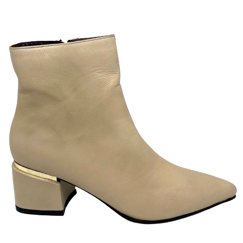 A sleek ankle boot that has a slightly retro vibe.  A pointed toe with an inside zipper, it is simple and stylish. A 6 cm block heel has metal detail to elevate the look.  Wear with your favourite short skirt, pants or even a midi.  Thyme & Co  Made in Turkey