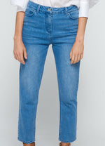 Our take on the ‘mom jean’ the union is both flattering and functional. Slightly high waisted with a slightly cropped hem, this jean is destined to become your go-to for the season. With your favourite knit or feminine top this jean is everyday dressing at it’s best. Zoe Kratzmann