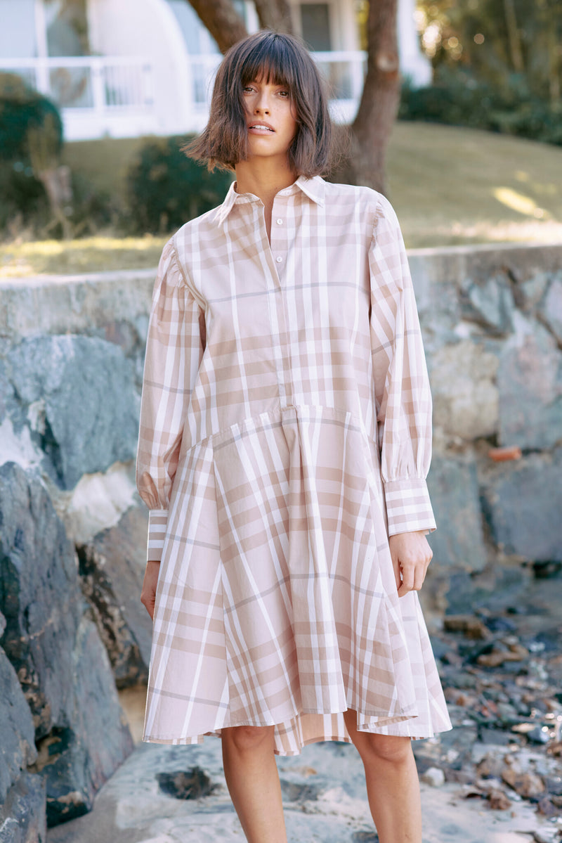 The unison dress provides the perfect solution to trans-seasonal dressing. With a full-length blouson sleeve and collared neckline let this piece carry you from work to weekend in effortless style. The husk check poplin lends a purposeful yet organic edge.  Zoe Kratzmann